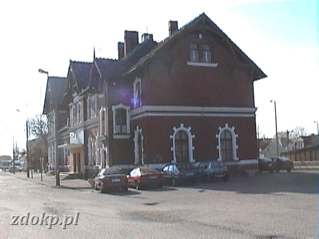 2005-04-25.42 WG.JPG - stacja Wgrowiec - budynek stacyjny